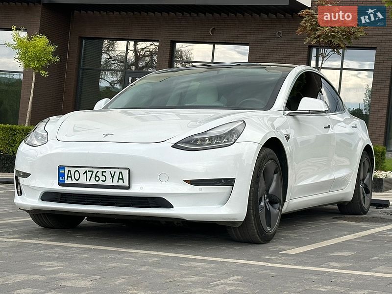 Седан Tesla Model 3 2019 в Ужгороде