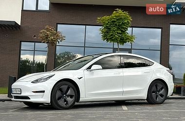 Седан Tesla Model 3 2019 в Ужгороде