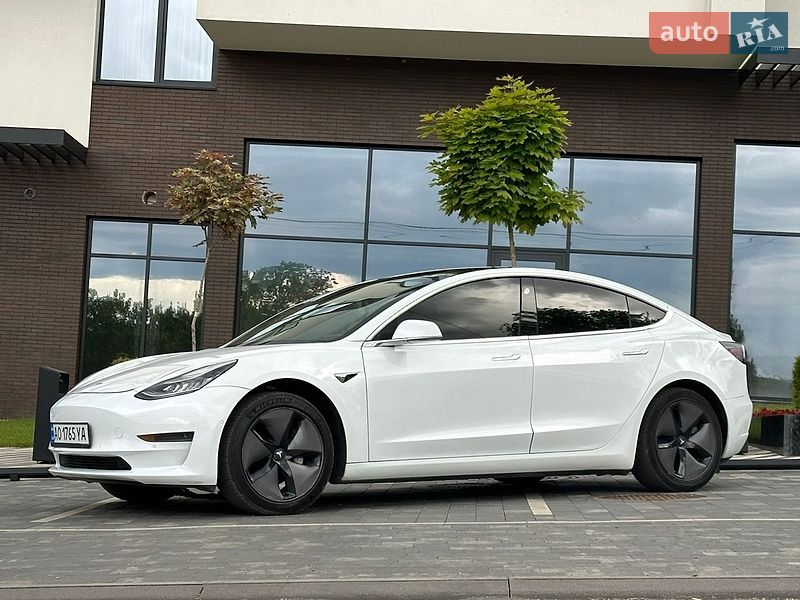 Седан Tesla Model 3 2019 в Ужгороде