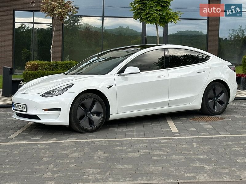 Седан Tesla Model 3 2019 в Ужгороде