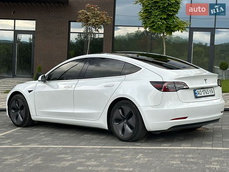 Седан Tesla Model 3 2019 в Ужгороде