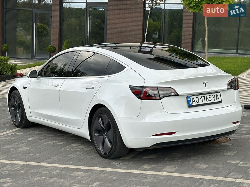 Седан Tesla Model 3 2019 в Ужгороде