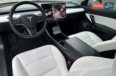 Седан Tesla Model 3 2019 в Ужгороде