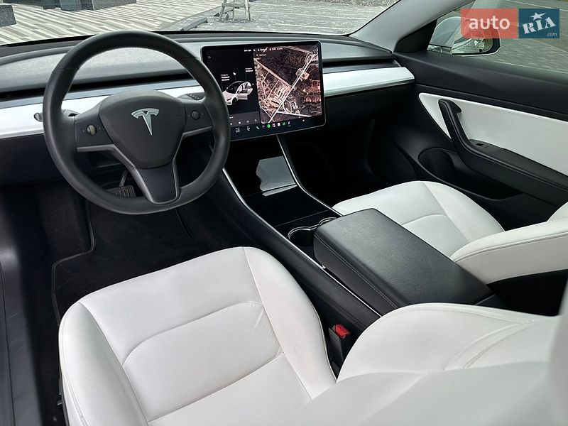 Седан Tesla Model 3 2019 в Ужгороде