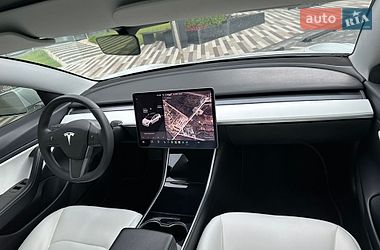 Седан Tesla Model 3 2019 в Ужгороде