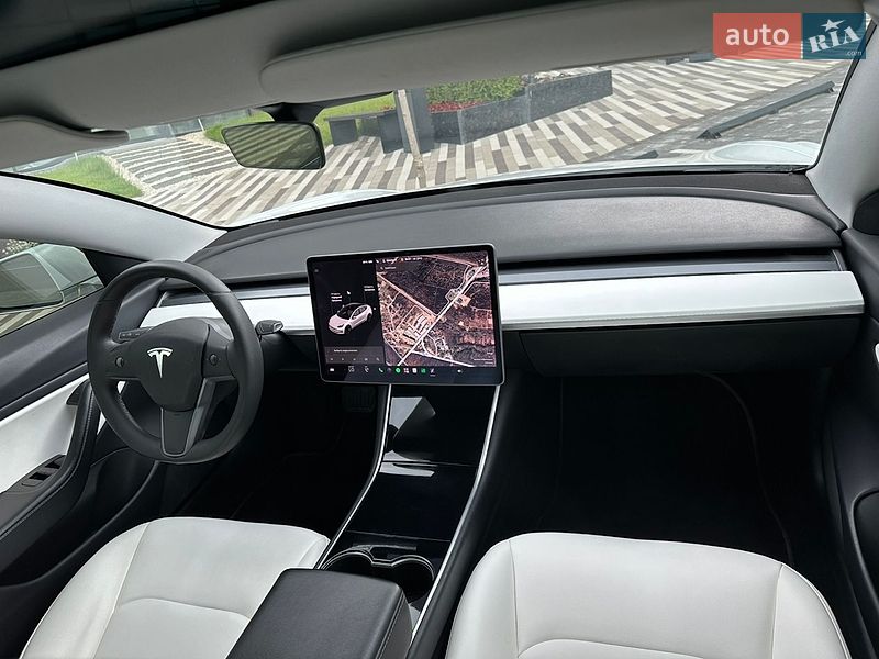 Седан Tesla Model 3 2019 в Ужгороде