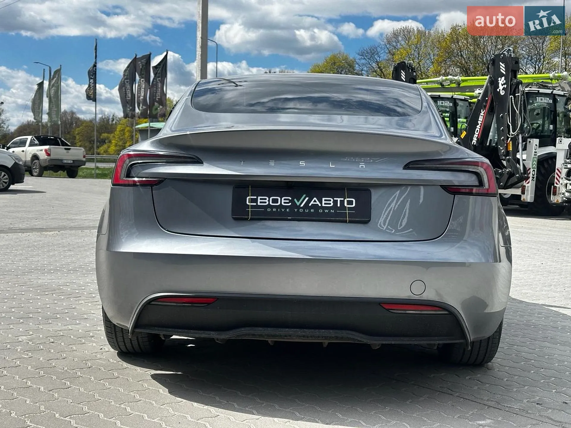 2025 Tesla Model 3 - мініатюра 10