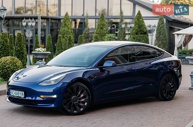 Седан Tesla Model 3 2021 в Стрию