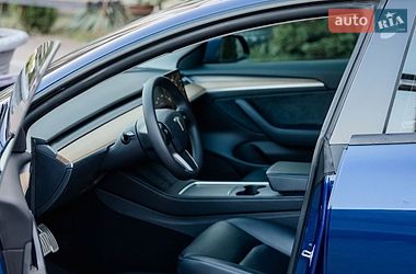 Седан Tesla Model 3 2021 в Стрию