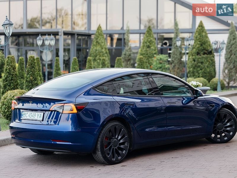 Седан Tesla Model 3 2021 в Стрию