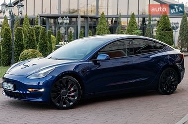 Седан Tesla Model 3 2021 в Стрию