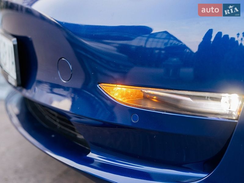 Седан Tesla Model 3 2021 в Стрию