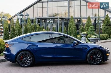 Седан Tesla Model 3 2021 в Стрию