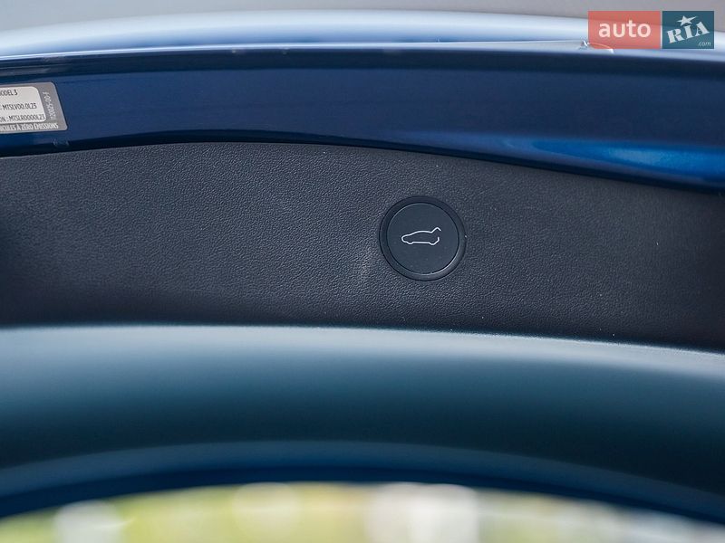 Седан Tesla Model 3 2021 в Стрию