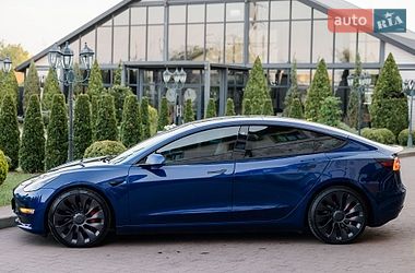 Седан Tesla Model 3 2021 в Стрию