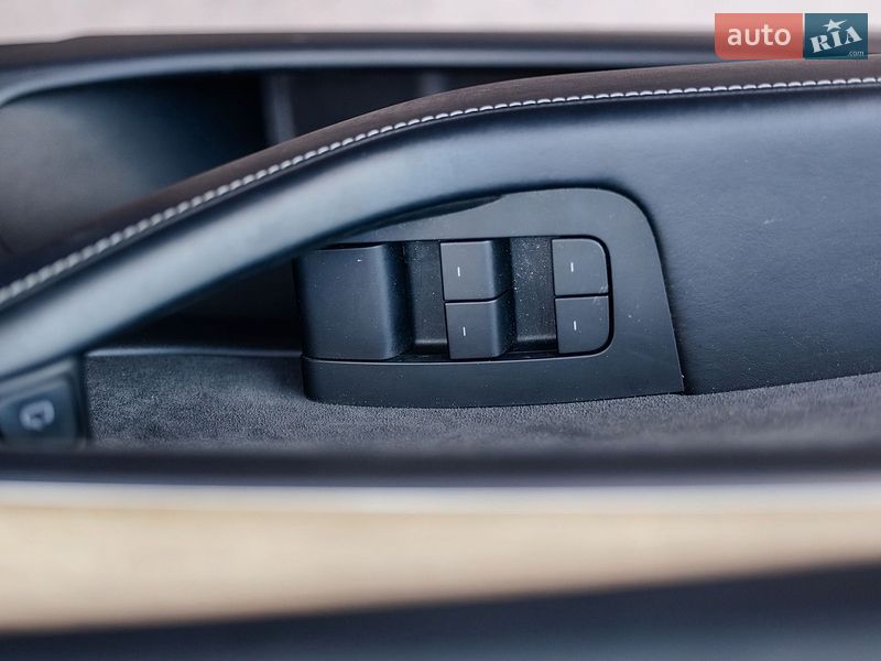 Седан Tesla Model 3 2021 в Стрию