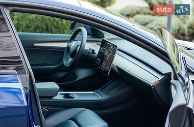 Седан Tesla Model 3 2021 в Стрию