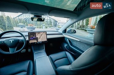 Седан Tesla Model 3 2021 в Стрию