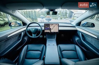 Седан Tesla Model 3 2021 в Стрию