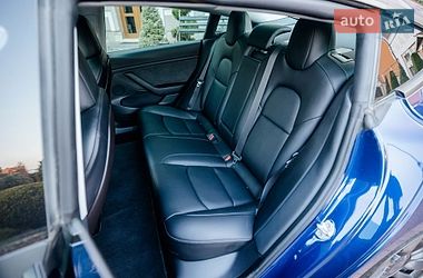 Седан Tesla Model 3 2021 в Стрию