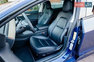Седан Tesla Model 3 2021 в Стрию