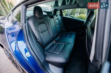 Седан Tesla Model 3 2021 в Стрию