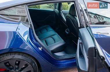 Седан Tesla Model 3 2021 в Стрию