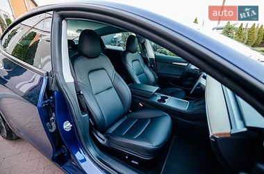 Седан Tesla Model 3 2021 в Стрию