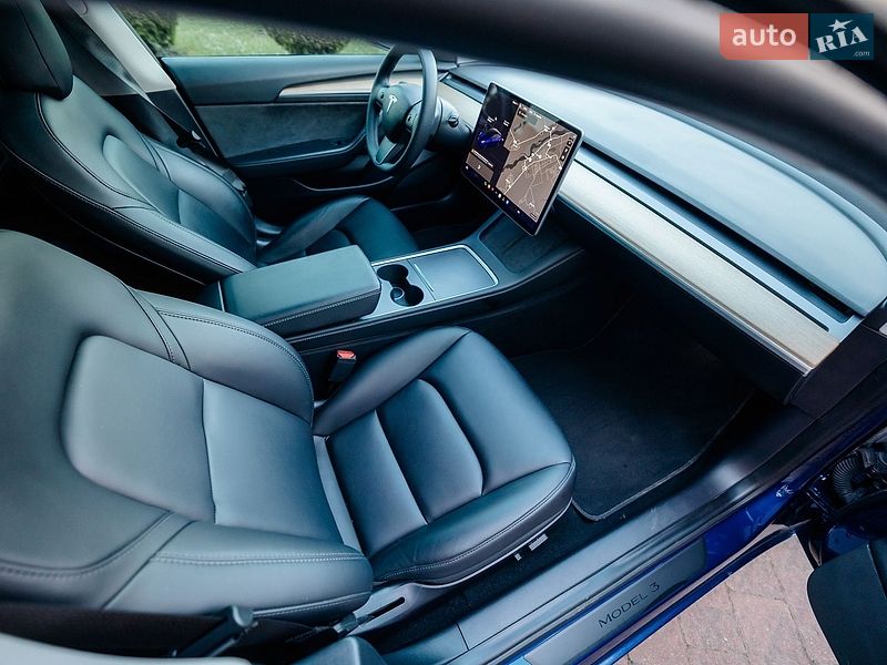 Седан Tesla Model 3 2021 в Стрию