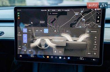 Седан Tesla Model 3 2021 в Стрию