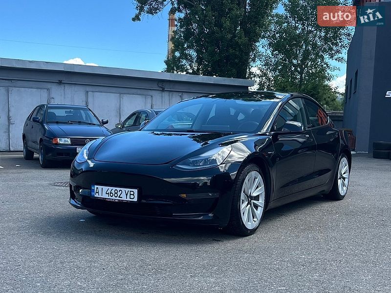 Седан Tesla Model 3 2021 в Києві