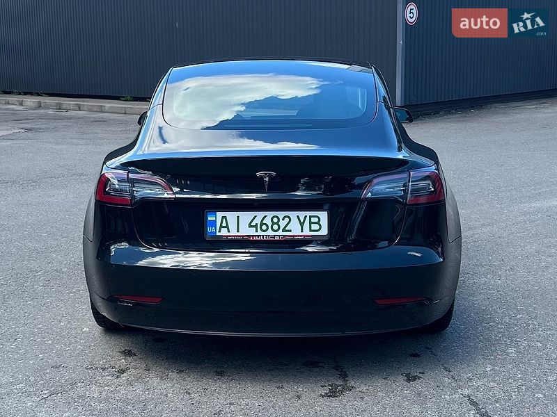 Седан Tesla Model 3 2021 в Києві