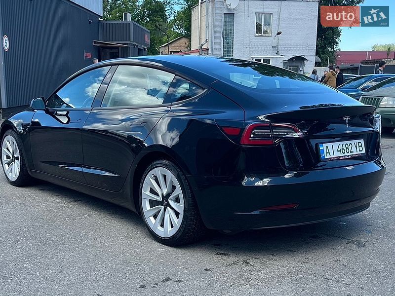 Седан Tesla Model 3 2021 в Києві