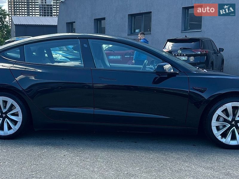 Седан Tesla Model 3 2021 в Києві