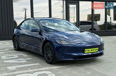 Седан Tesla Model 3 2024 в Львові