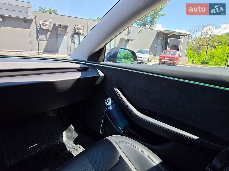 Седан Tesla Model 3 2024 в Киеве