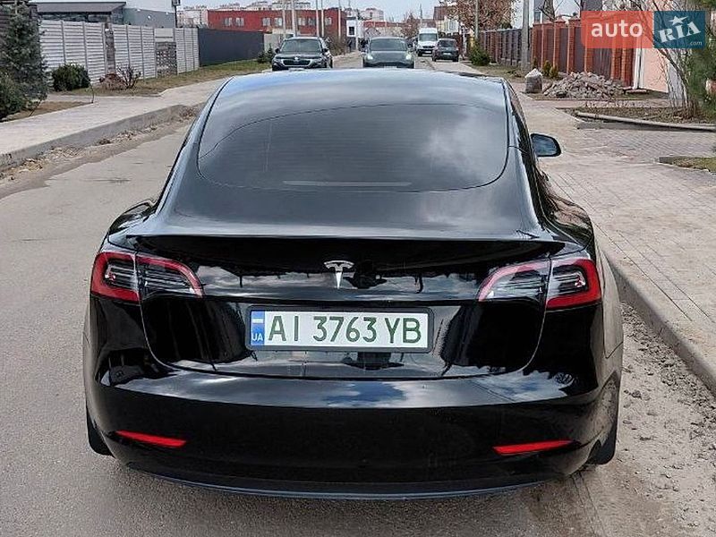Седан Tesla Model 3 2023 в Києві