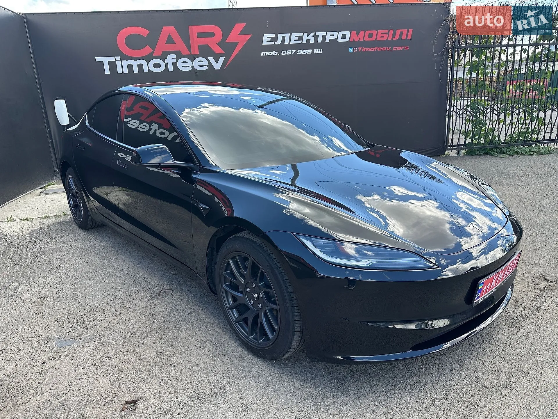 2025 Tesla Model 3 - мініатюра 4