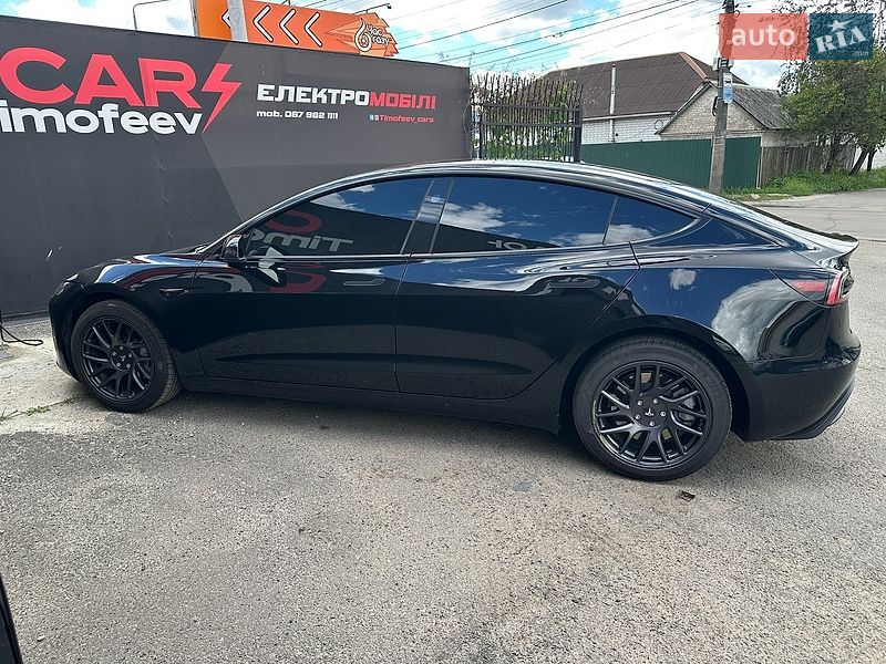 Седан Tesla Model 3 2025 в Киеве