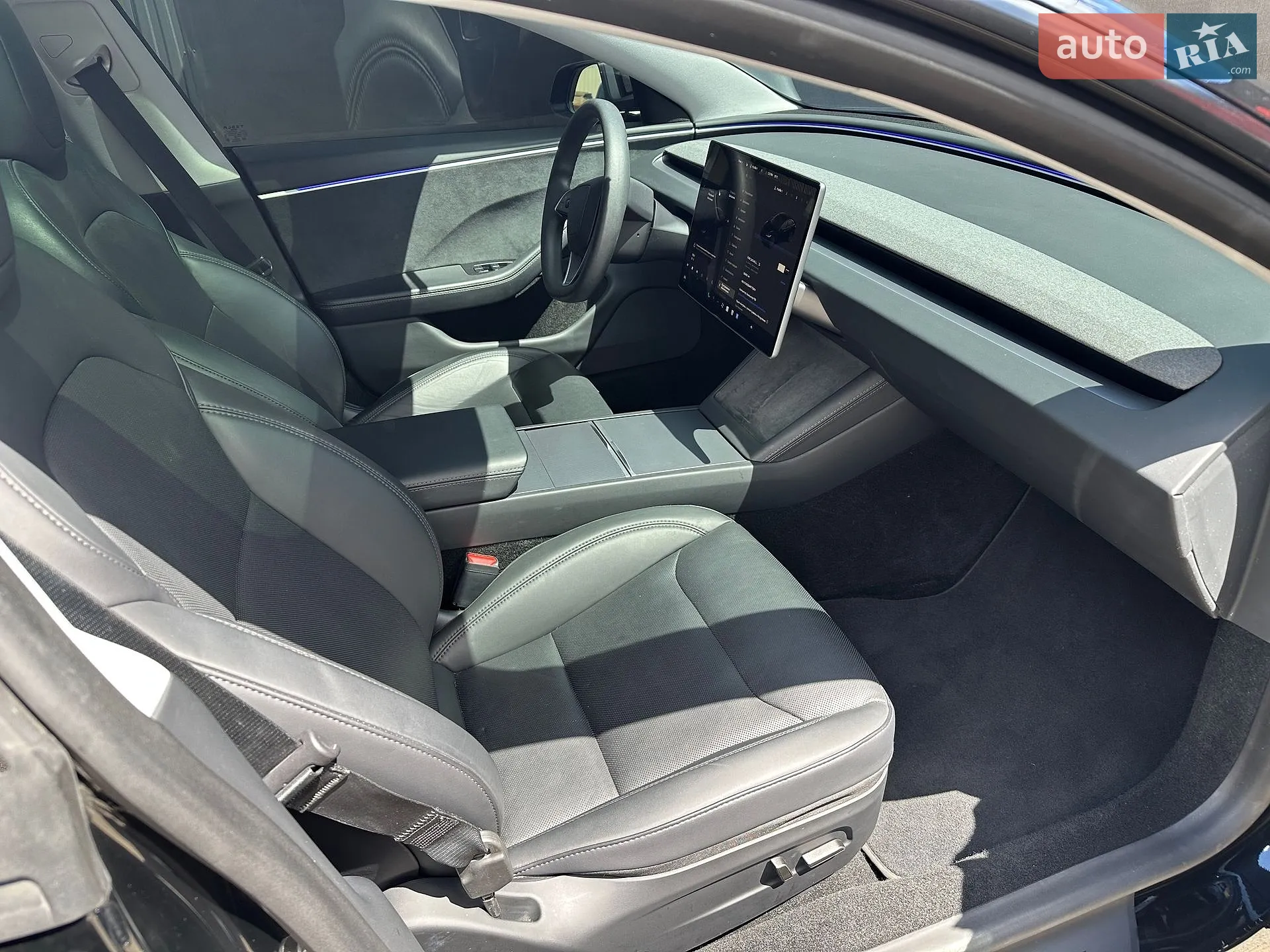 2025 Tesla Model 3 - мініатюра 9