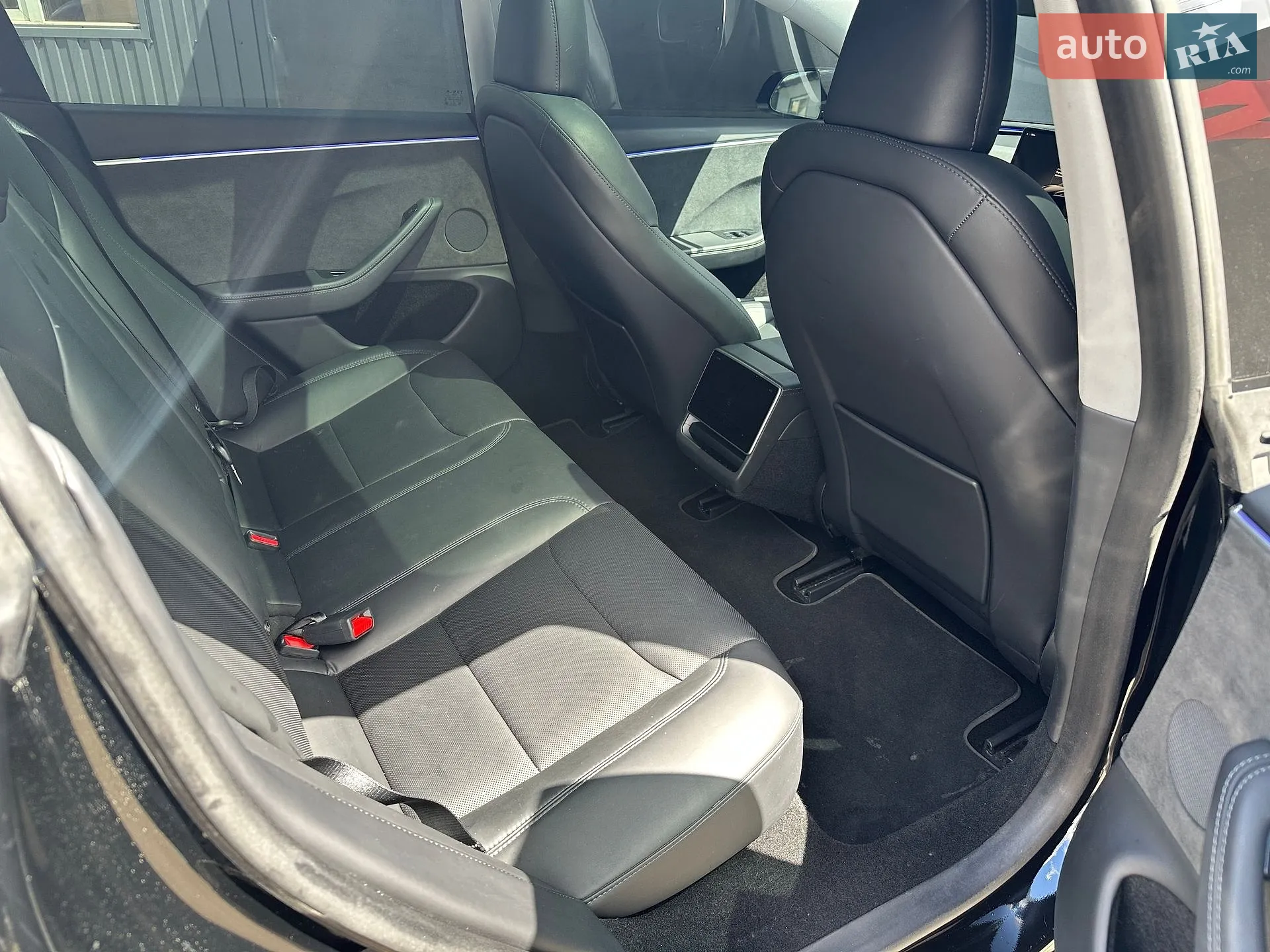 2025 Tesla Model 3 - мініатюра 10