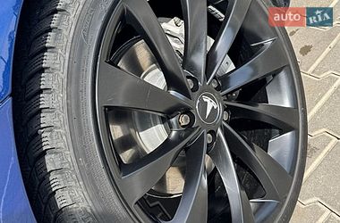 Седан Tesla Model 3 2022 в Виннице