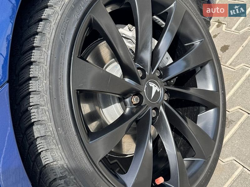 Седан Tesla Model 3 2022 в Виннице