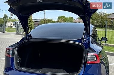 Седан Tesla Model 3 2022 в Виннице