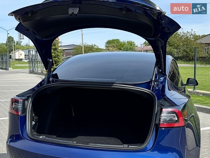Седан Tesla Model 3 2022 в Виннице
