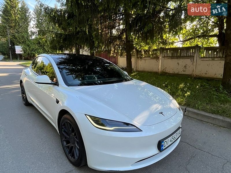 Седан Tesla Model 3 2023 в Виннице