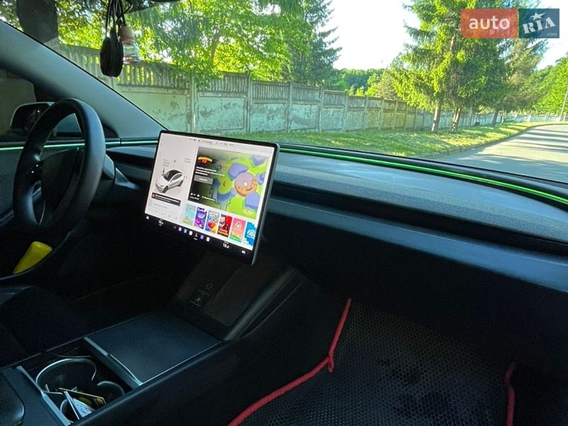 Седан Tesla Model 3 2023 в Виннице