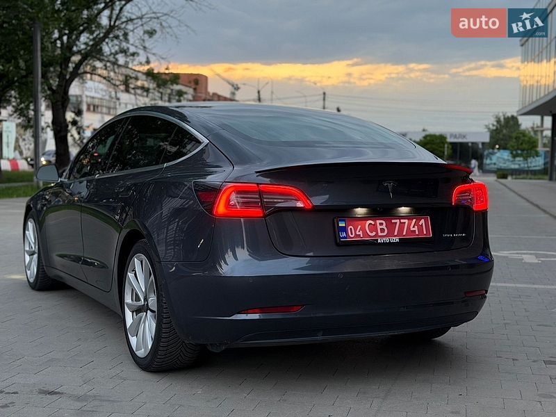 Седан Tesla Model 3 2019 в Ужгороде