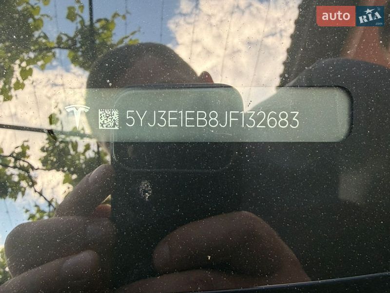 Седан Tesla Model 3 2019 в Ужгороде