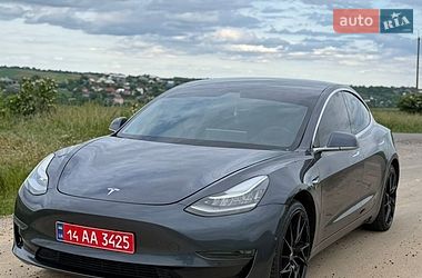 Седан Tesla Model 3 2019 в Черновцах